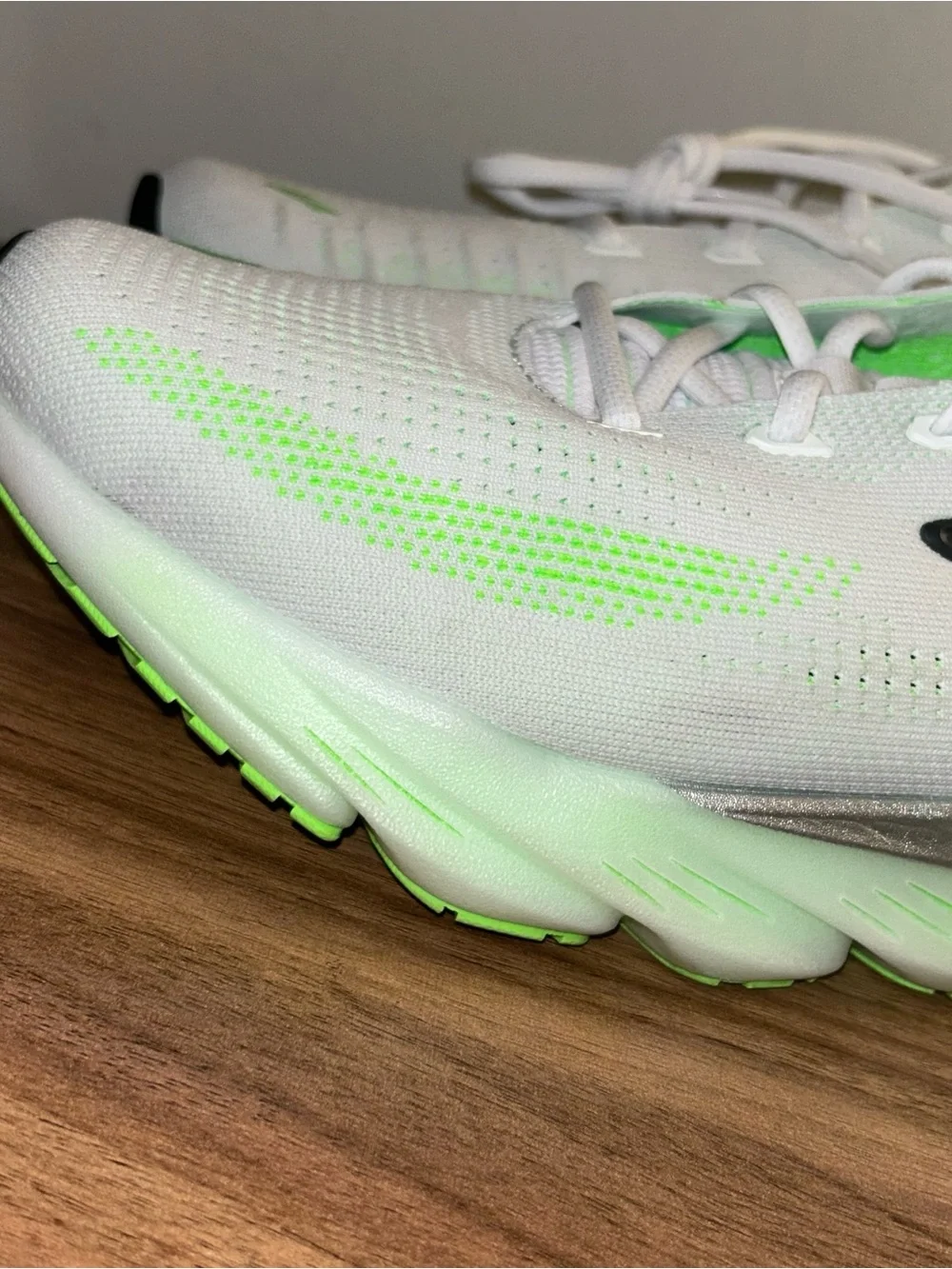 Brooks Glycerin Flex Mens Size 11 White Green Athletic Running Shoes Sneakers